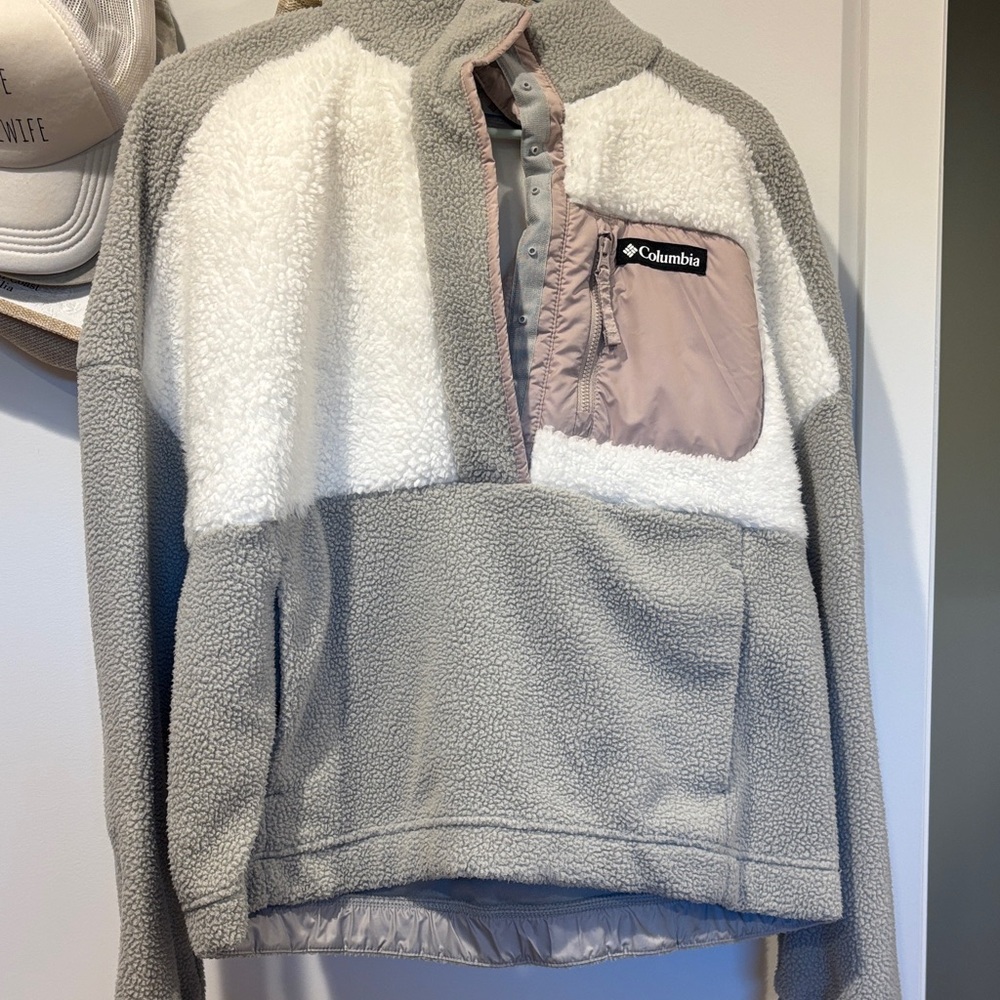 Columbia Women’s Sherpa Pullover Jacket in Light Gray, White & Taupe